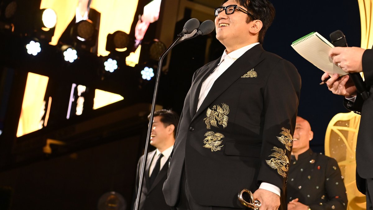 Police in South Korea seek to arrest K-pop mogul behind BTS