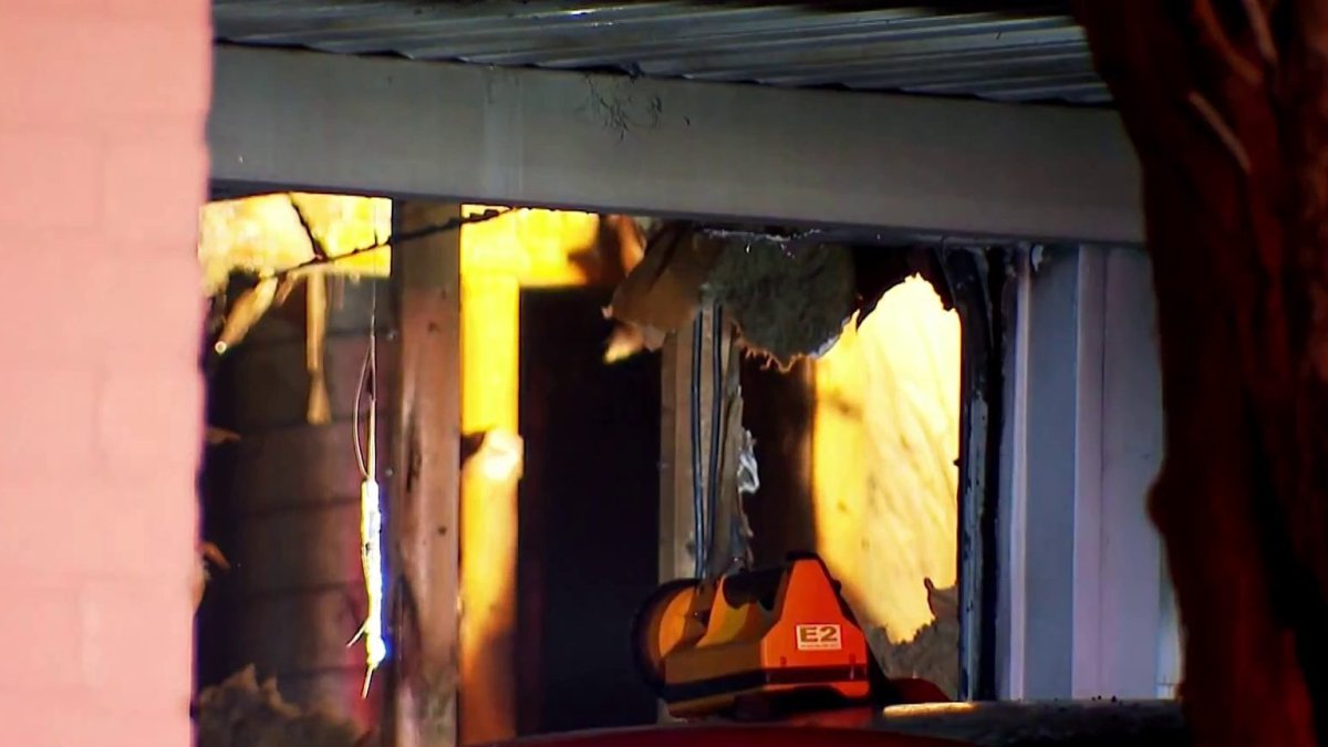 Arlington officials investigate massive overnight house fire – NBC 5 ...