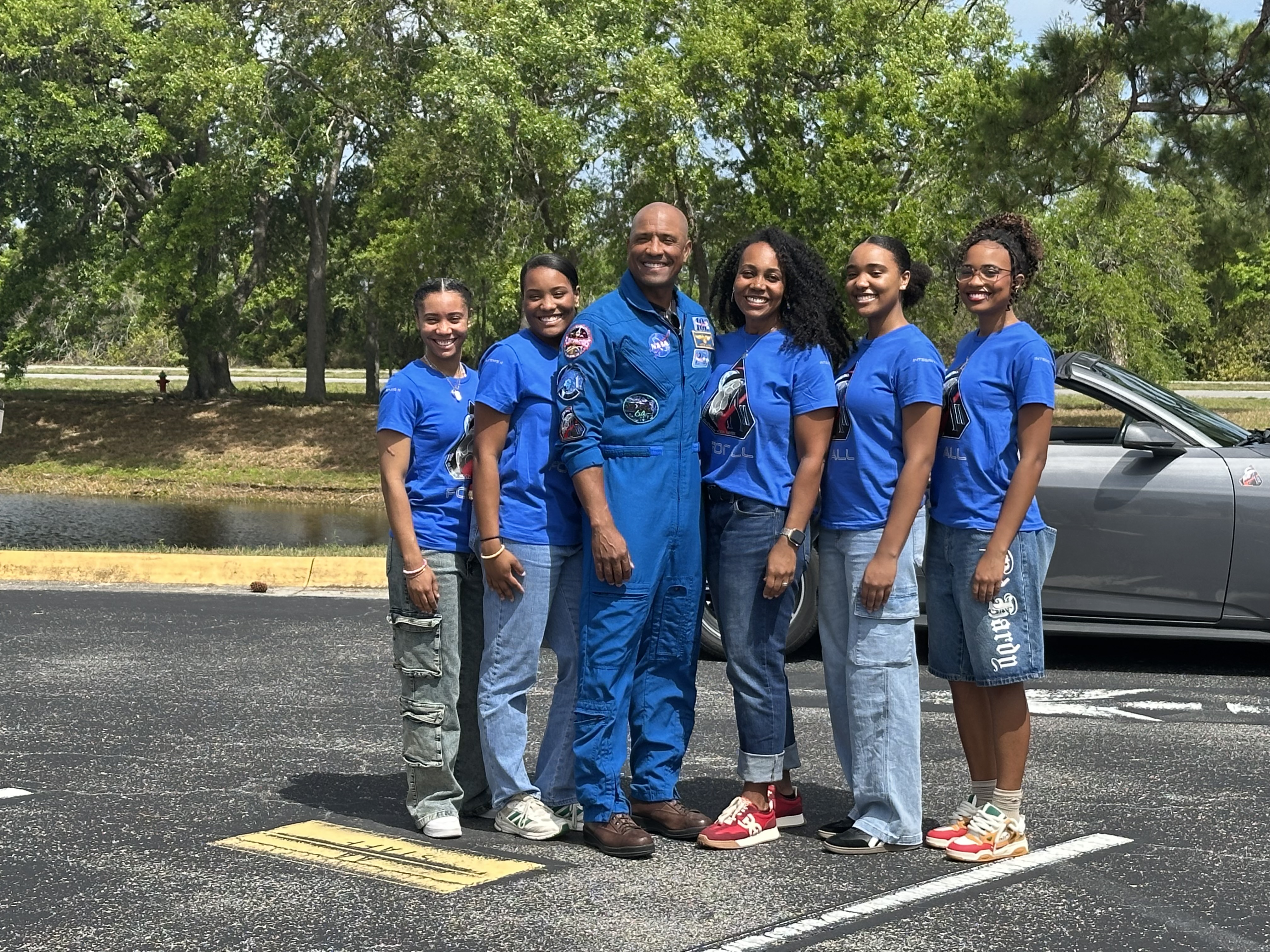 Victor Glover's dad watching from North Texas as Artemis II crew circles  moon – NBC 5 Dallas-Fort Worth