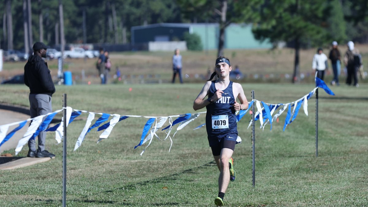 College track runner from Dallas dies after collapsing at New Orleans competition