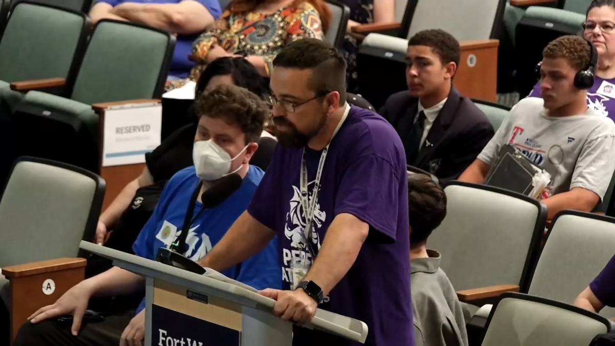 Parents and staff plead with Fort Worth ISD to not close school for bilingual students