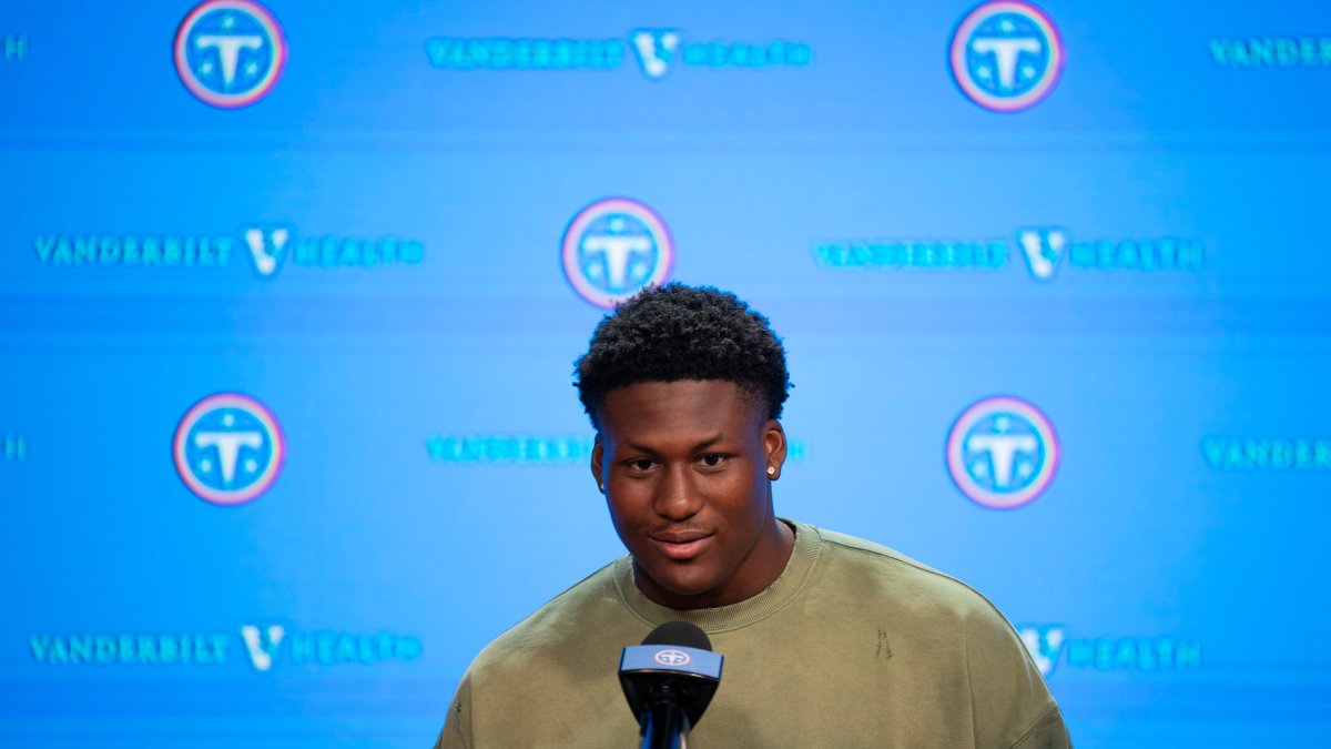 Denton's Anthony Hill officially signs with the Tennessee Titans