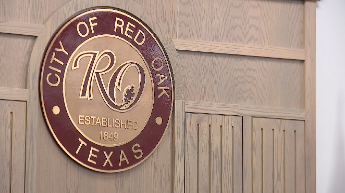 Red Oak residents push back against rezoning, data center