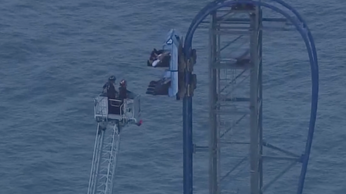 8 riders rescued from Galveston roller coaster that stalled during vertical climb