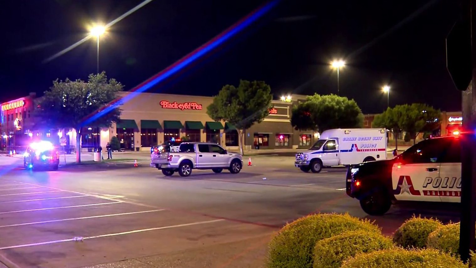 Police: Fight outside Arlington restaurant leads to shooting, 1 injured