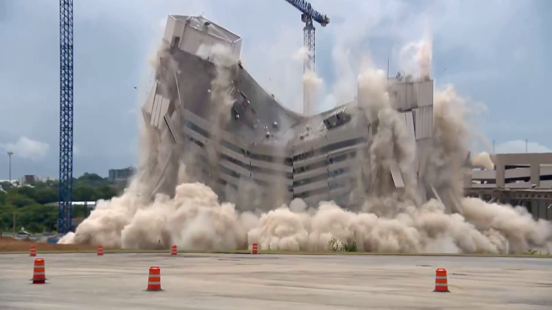 nbcdfw.com - Arlington Sheraton imploded to make way for a new hotel on Saturday