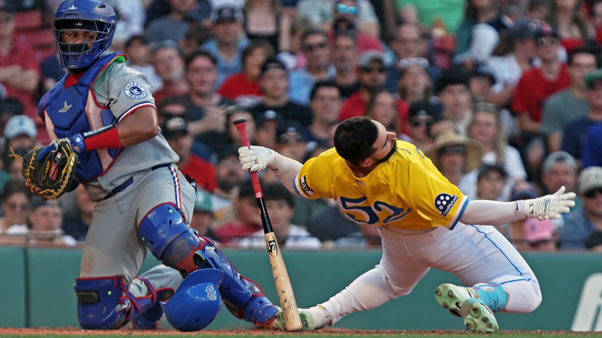 Rafaela's clutch single sends the Red Sox to a 6-3 victory over the Rangers
