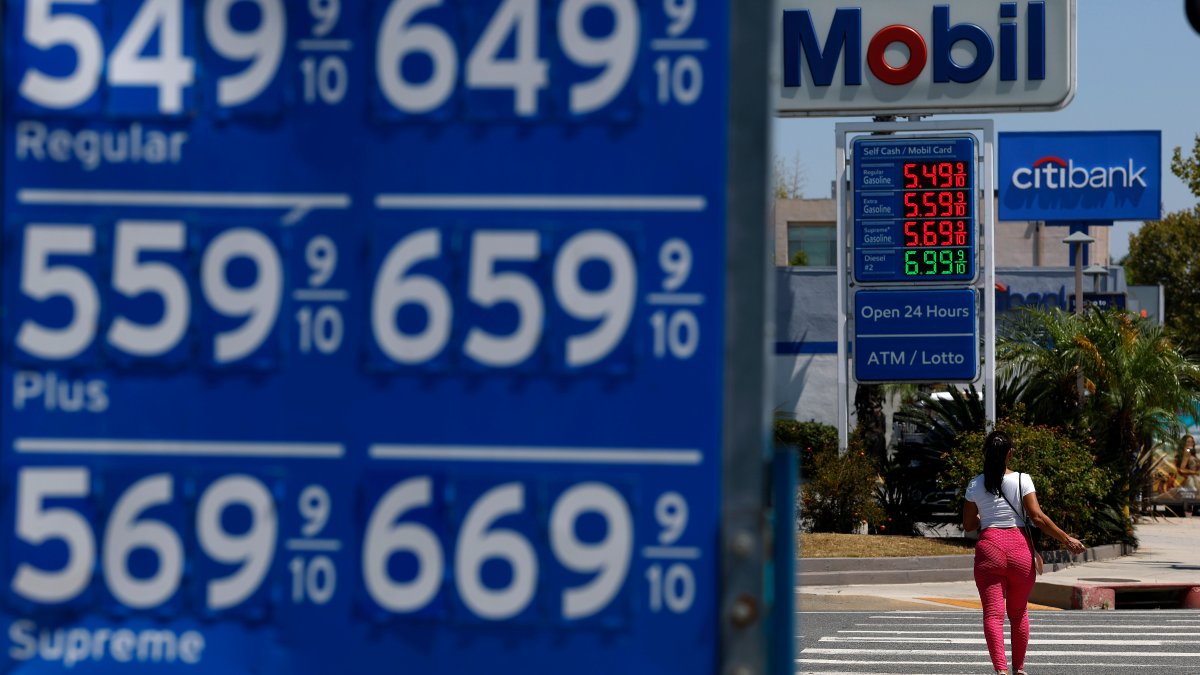 Trump accuses oil companies of gas price ‘gouging,’ calls for DOJ probe