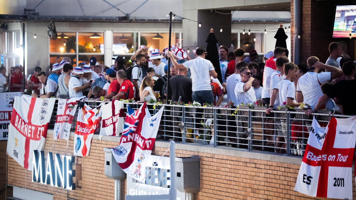 England fans pack Dallas pub to celebrate World Cup victory over Croatia