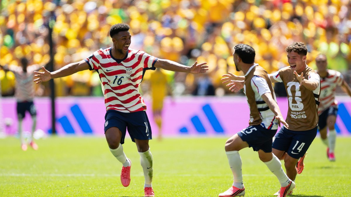 USMNT advances to World Cup knockout rounds with 2-0 win vs. Australia
