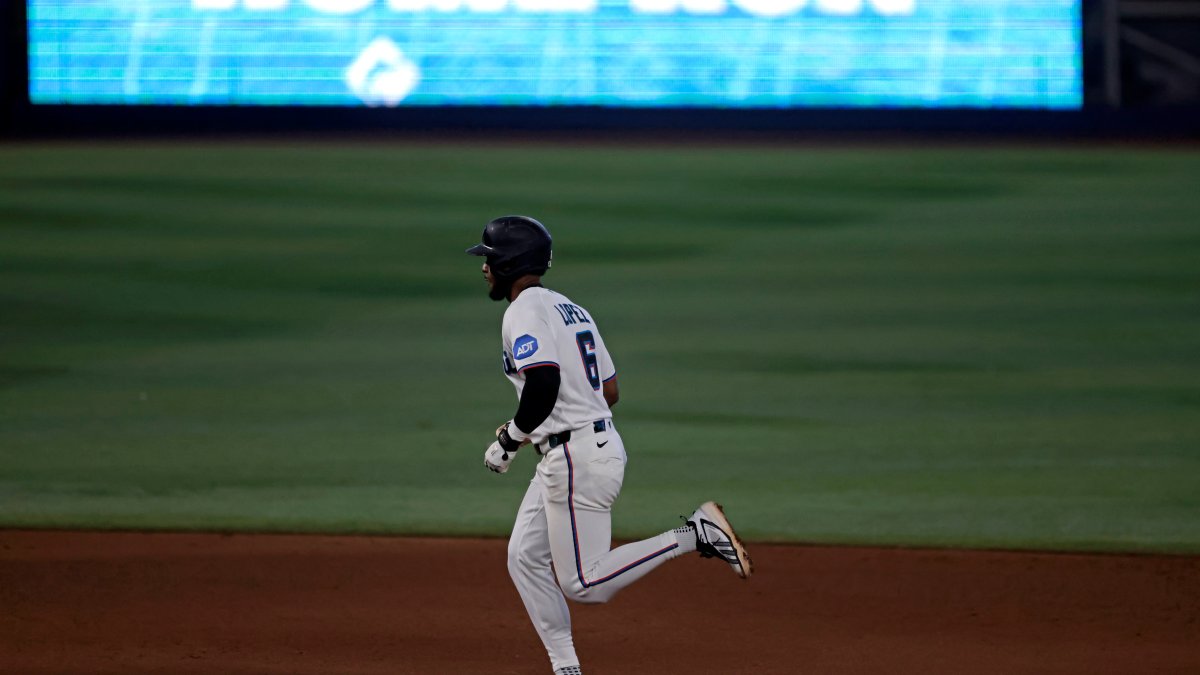 Marlins hand Rangers series loss as deGrom falls despite strong outing