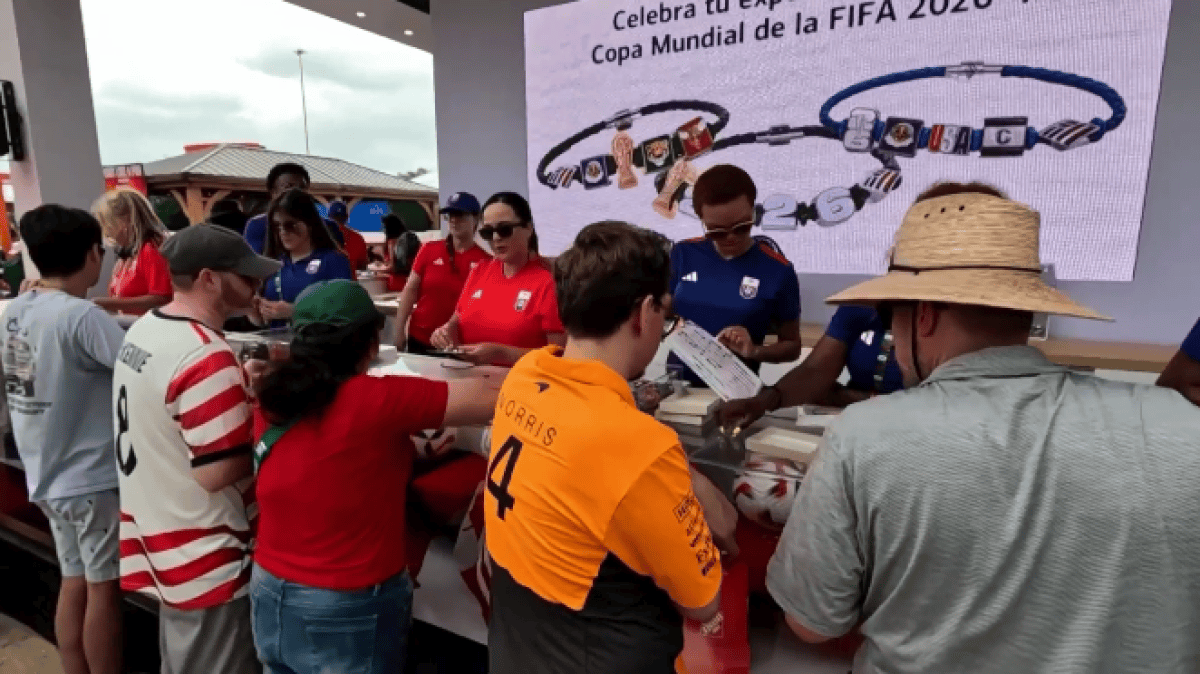 FIFA World Cup bracelets spark long lines at Dallas fan festival 