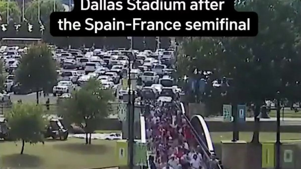 Timelapse captures World Cup fans leaving Dallas Stadium after semifinal match