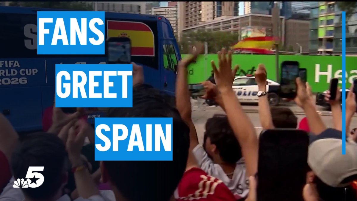 Spain's team returned to a hero's welcome after its semifinal win