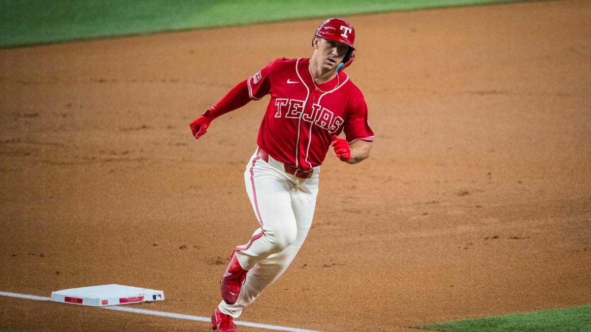 Jake Burger's homer, 3 RBI, lead Rangers past Mariners to open four-game series