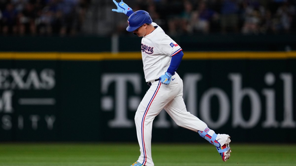 Joc Pederson hits 2 of Rangers' 4 homers in win over Mariners to take series