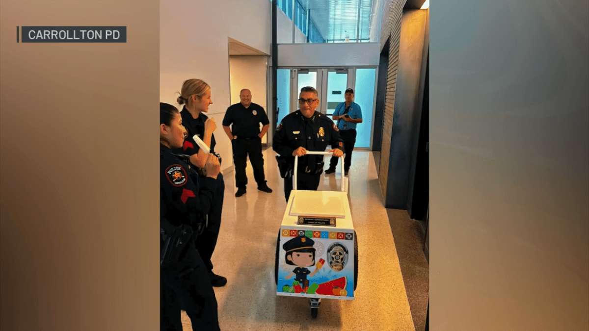 Carrollton Police rolls out new paleta cart to connect with community