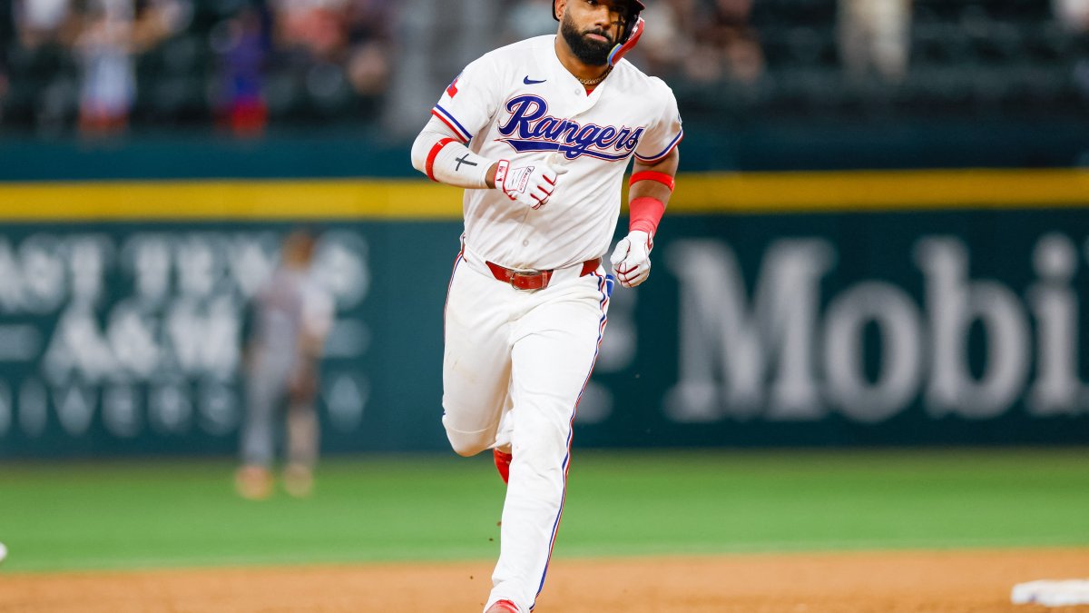 Lee homers, Webb tosses 6 shutout innings as Giants deal Rangers 6th straight loss