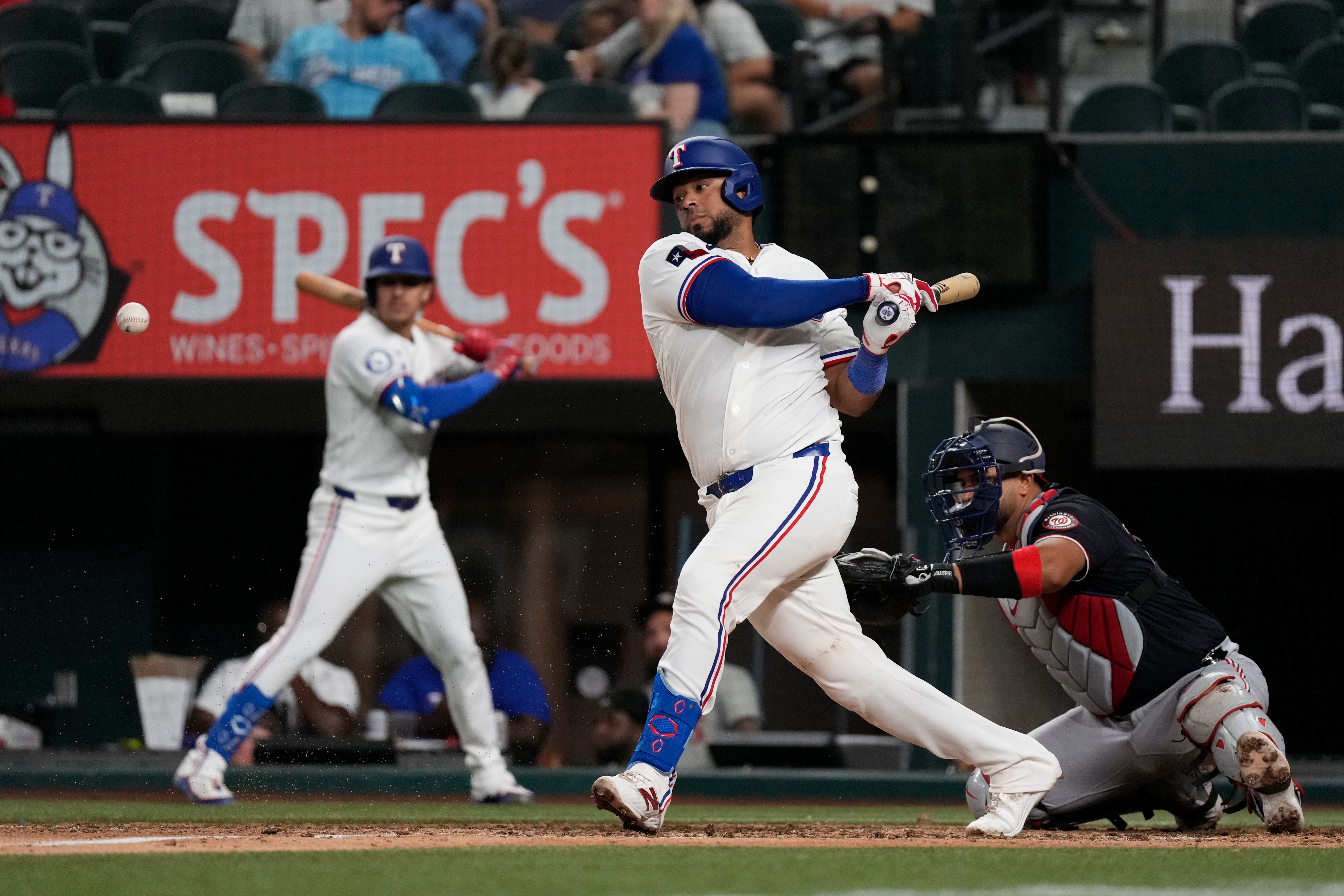 Texas Rangers and Nationals meet in series rubber match