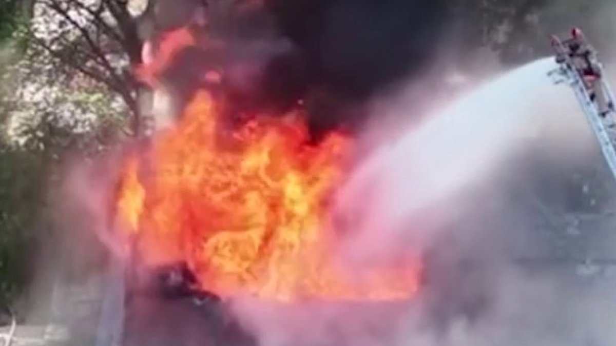Drone video shows firefighters battle four-alarm fire at Arlington restaurant