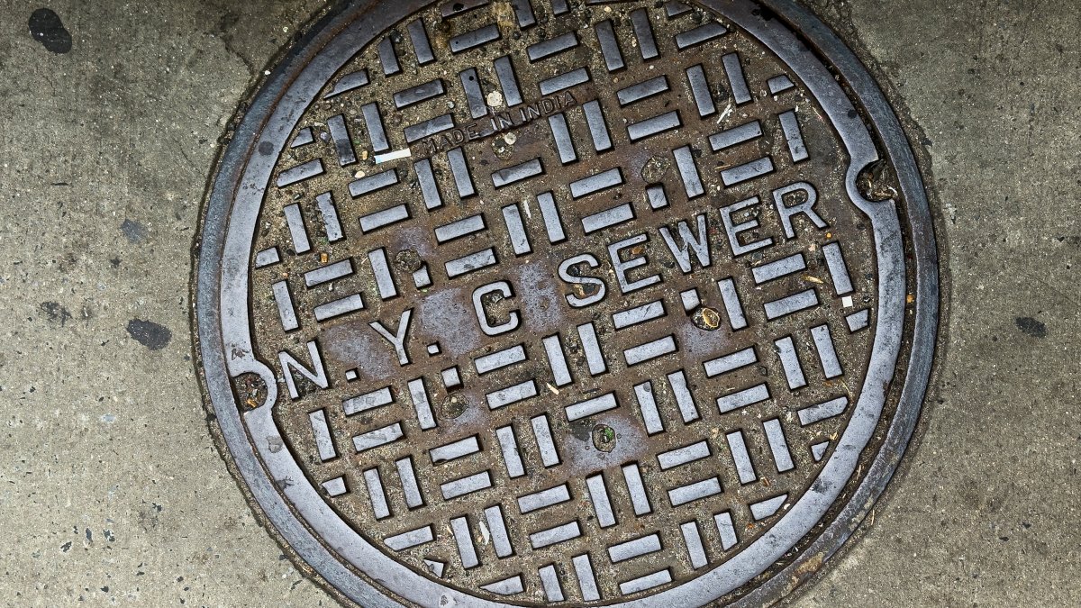NYPD probes fresh video of people climbing out of Manhattan manhole