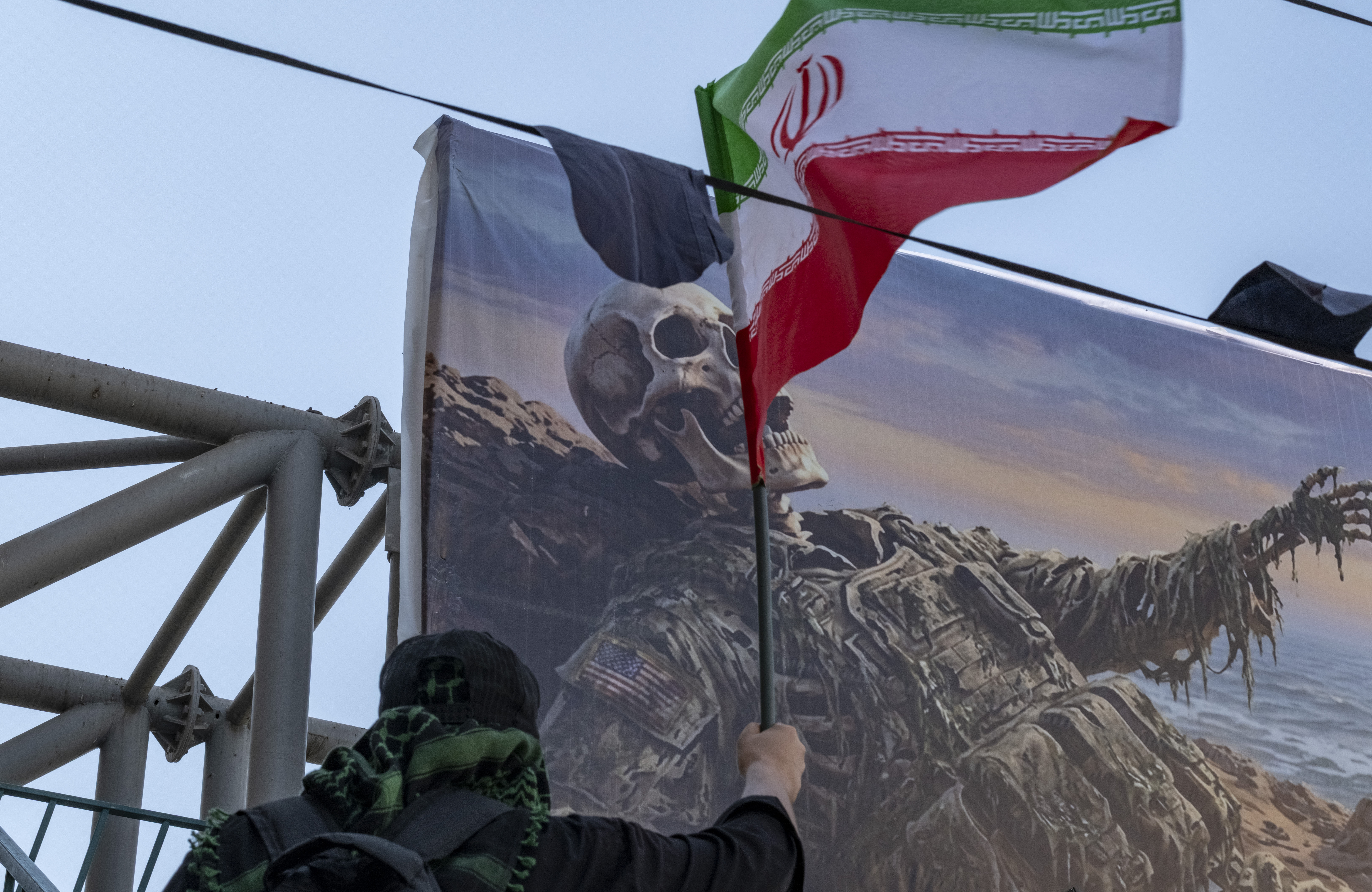 "انتقام اجتناب ناپذیر است": ایران با بیلبوردهای خشونت آمیز جنگ تبلیغاتی را تشدید می کند - NBC 5 Dallas