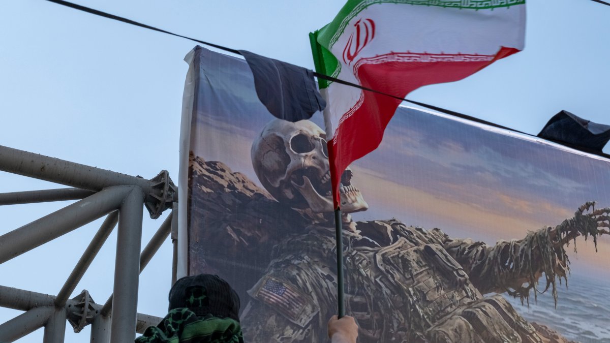 "انتقام اجتناب ناپذیر است": ایران با بیلبوردهای خشونت آمیز جنگ تبلیغاتی را تشدید می کند - NBC 5 Dallas