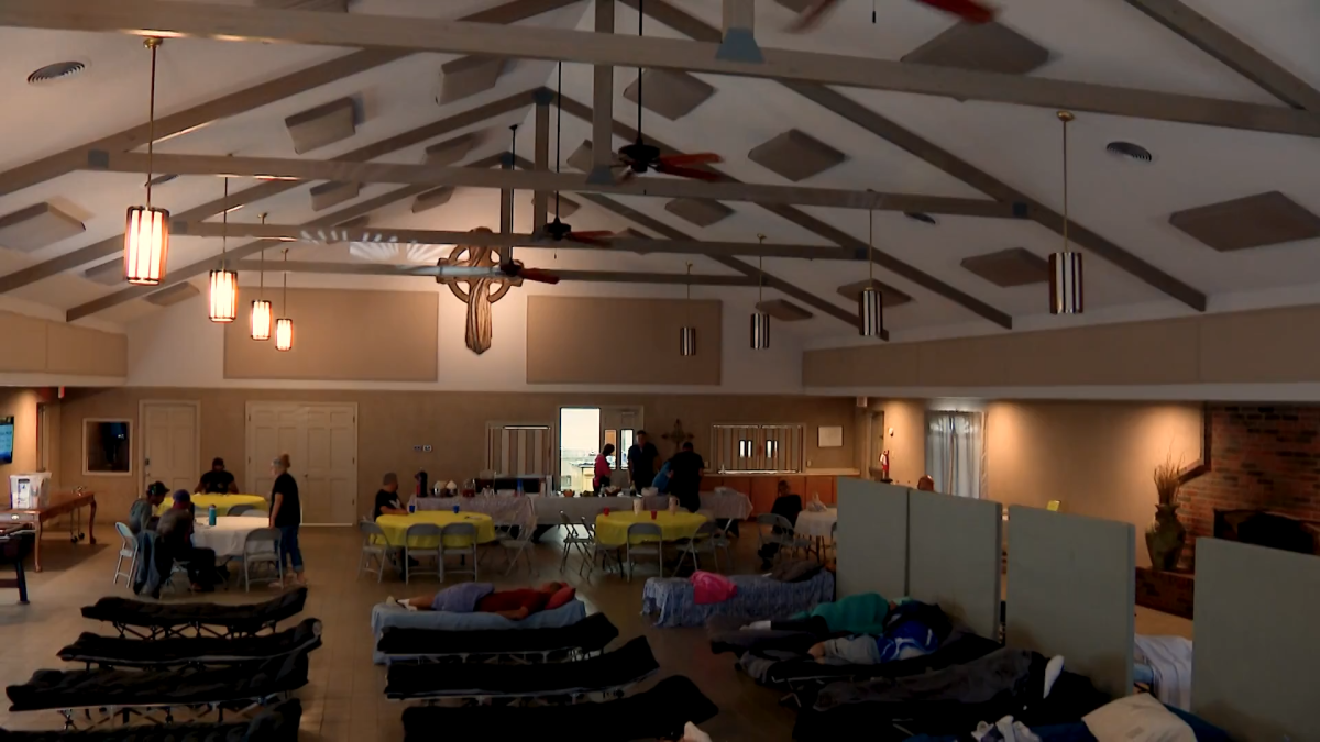 Church volunteers help people experiencing homelessness beat the heat in Grand Prairie