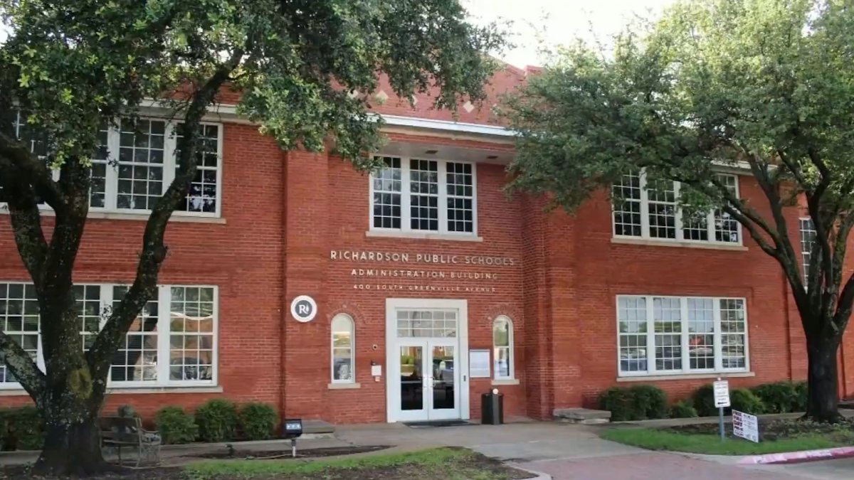 Richardson ISD rolls out classroom screen time guidelines, emphasizing hands-on learning