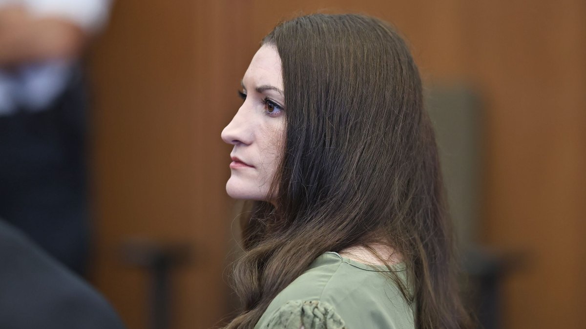 Judge intends to declare mistrial in Lindsay Clancy case, first allows defense to seek emergency stay