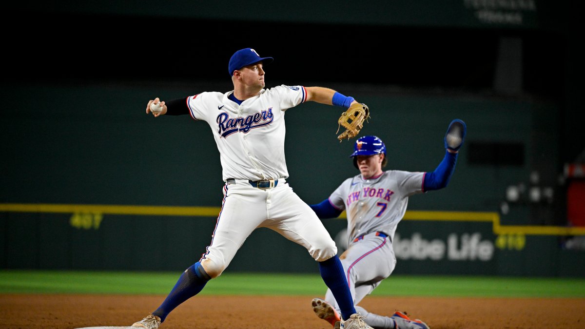 Mets win 1st game after Andy Green named full-time manager, beating AL West-leading Rangers