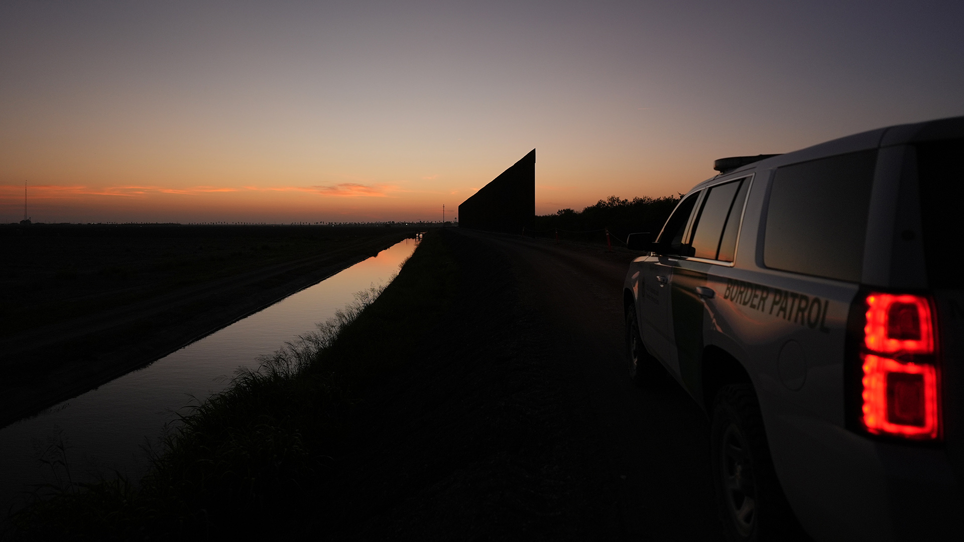 Border wall lawsuit halts work through Texas wildlife refuge – NBC 5 ...