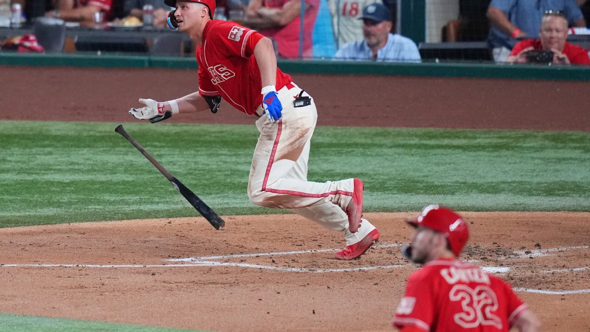 Corey Seager's RBI double helps Rangers beat sloppy Blue Jays 7-1 and close gap in playoff race