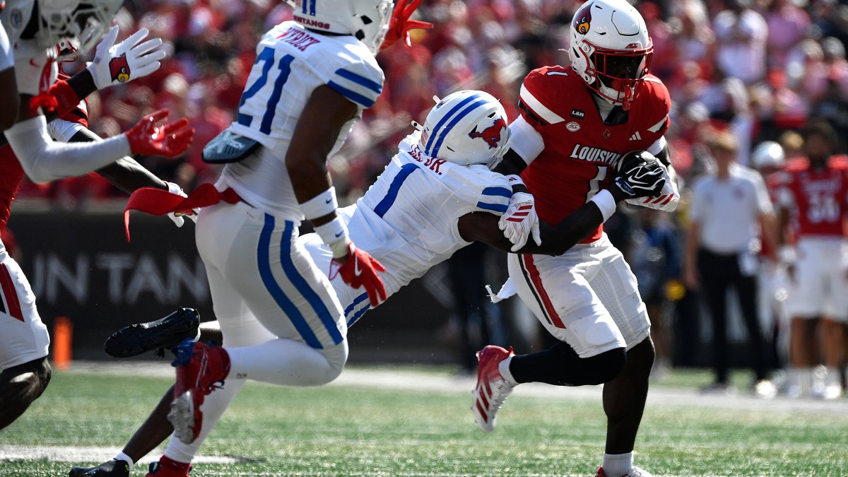 Big plays late push No. 23 Louisville past No. 16 SMU, 41-31
