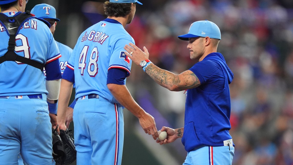Playoff hopeful Blue Jays avoid series sweep with win over AL West-leading Texas