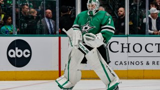 DALLAS, TX – APRIL 04: Dallas Stars goaltender Casey DeSmith (1) waits for play to begin during the game between the Dallas Stars and the Colorado Avalanche on April 4, 2026 at American Airlines Center in Dallas, TX.