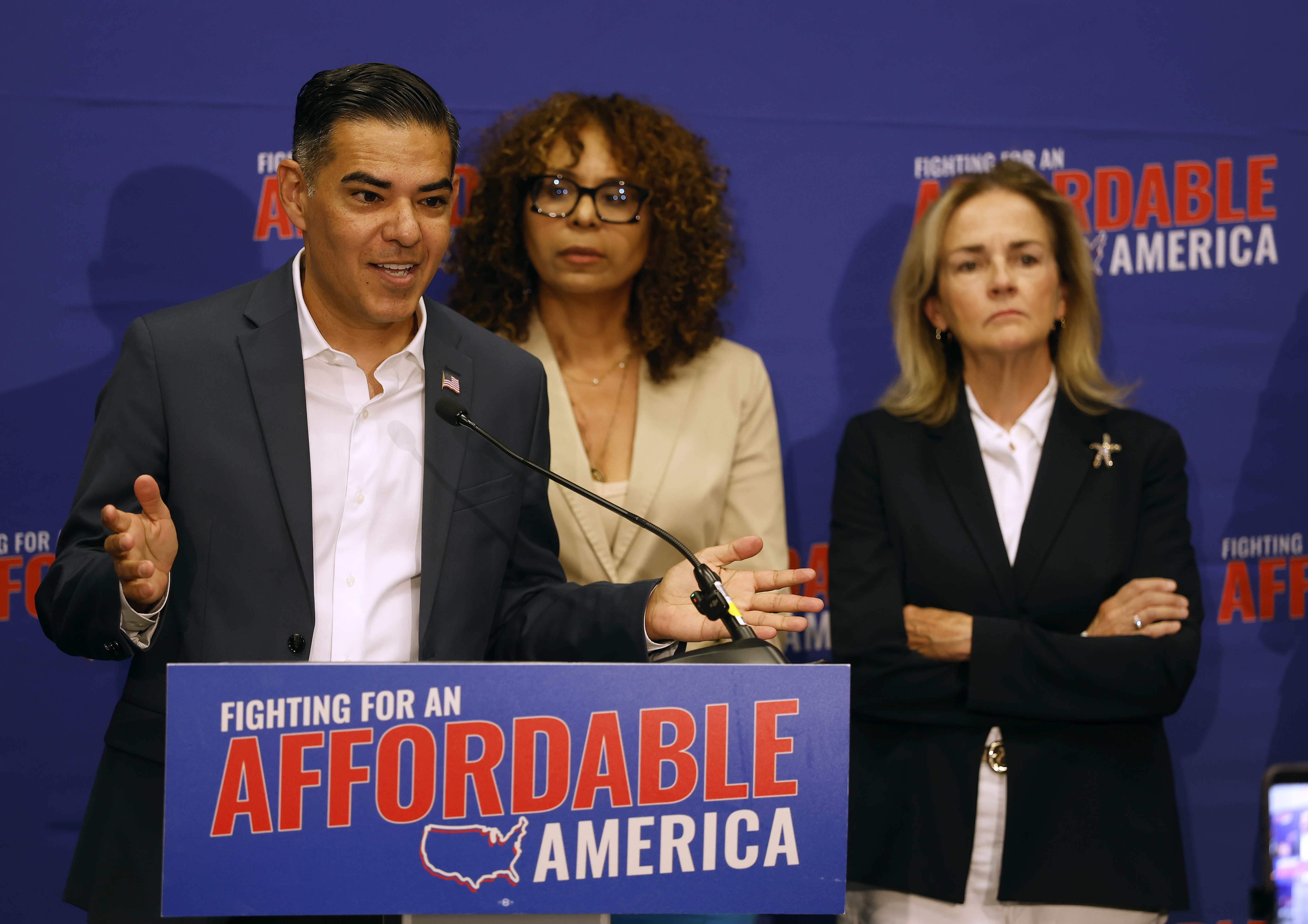 Democrats dismiss Trump's $5k dividend promise: Never ‘going to happen"