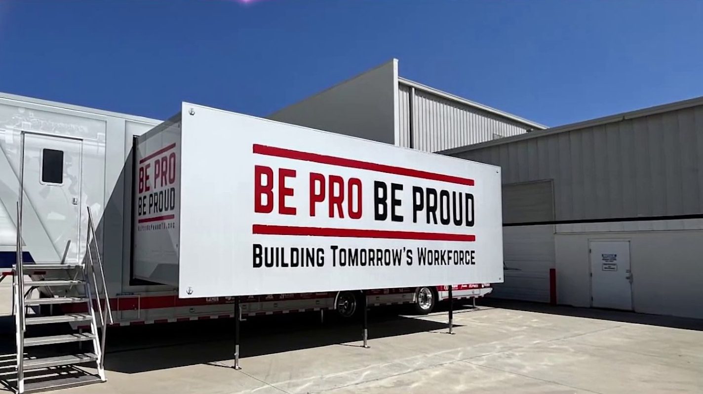 nbcdfw.com - Deborah Ferguson - This workshop on wheels lets students test drive construction