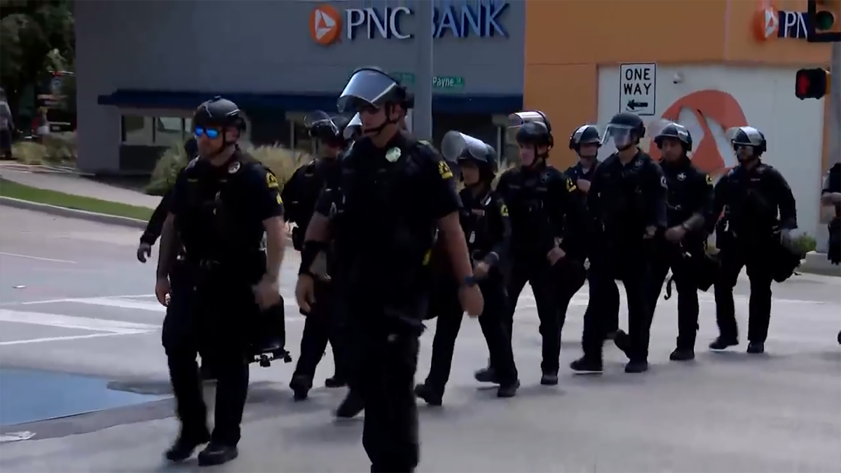 2 protesters arrested outside Dallas RNC rally, including 1 for assault