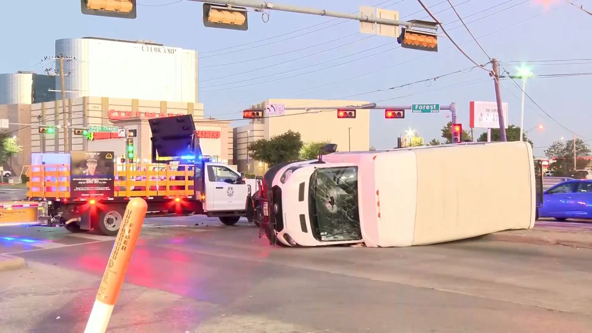 Two people were injured in a DART paratransit bus crash: DFR