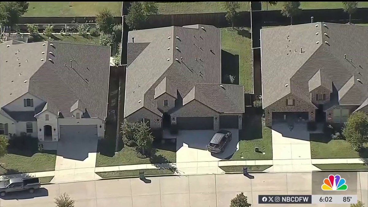 Northlake neighbors stunned after mother charged in stabbing of children