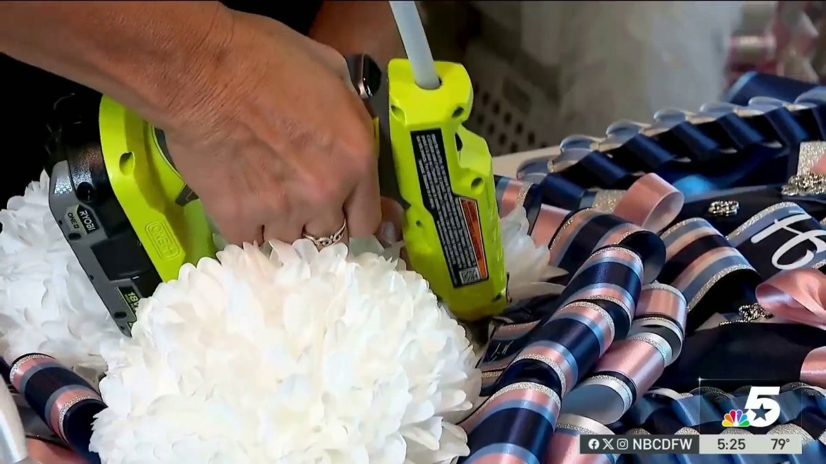 Two North Texas moms turn hobby into Homecoming mum business