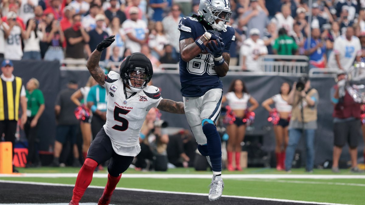 CeeDee Lamb's late TD caps a wild Cowboys rally to beat winless Texans