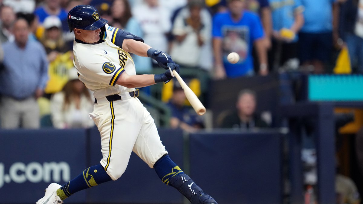 Brewers stun Padres with walk-off 4-3 win in NLDS Game 2