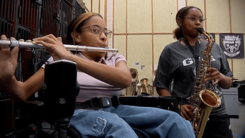 Summa McGlothing and Zaniya Perkins