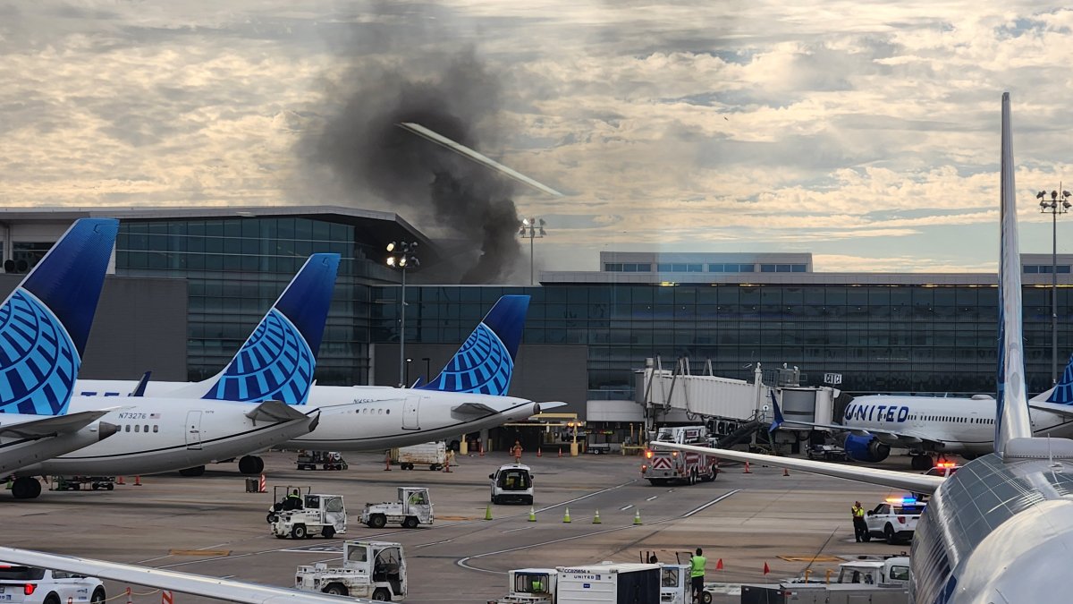Restaurant catches fire at George Bush Intercontinental Airport, says Houston FD
