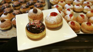 Brooklyn Restaurant Sells Gold-Flaked $100 Doughnut