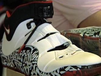 SoBe Shoe Heads Land at Air Traffic Control