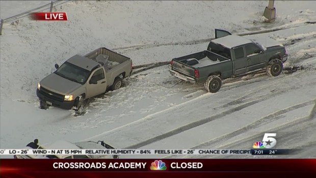 North Texans Help Each Other in Snow