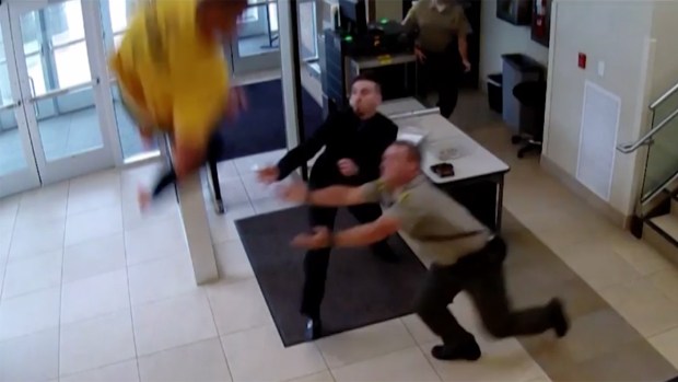 [NATL] Handcuffed Man Jumps From 2nd Floor of Courthouse
